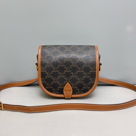 🌷甜價只有一顆！Celine 馬鞍包 Folco 老花凱旋門