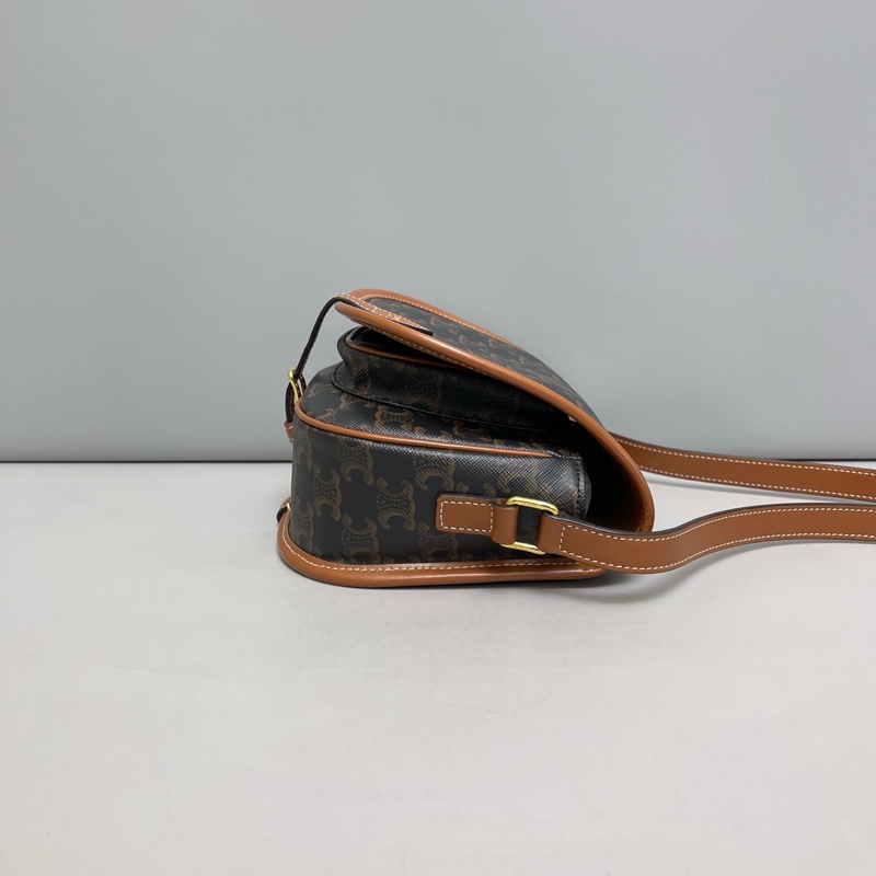 🌷甜價只有一顆！Celine 馬鞍包 Folco 老花凱旋門-2