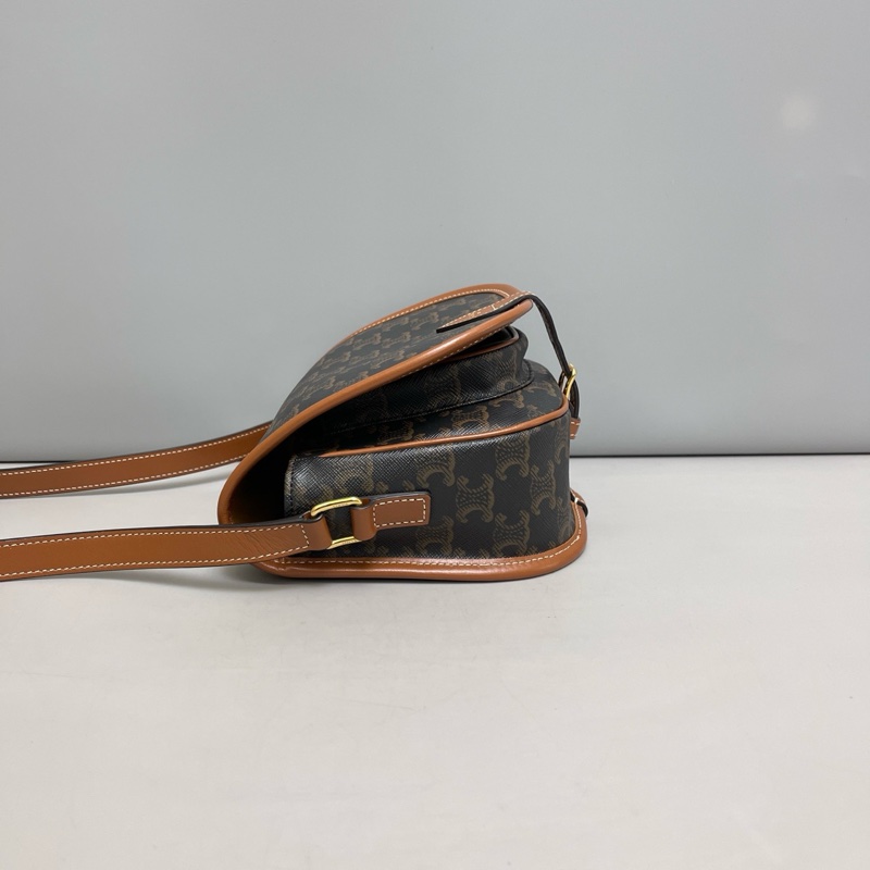 🌷甜價只有一顆！Celine 馬鞍包 Folco 老花凱旋門-3