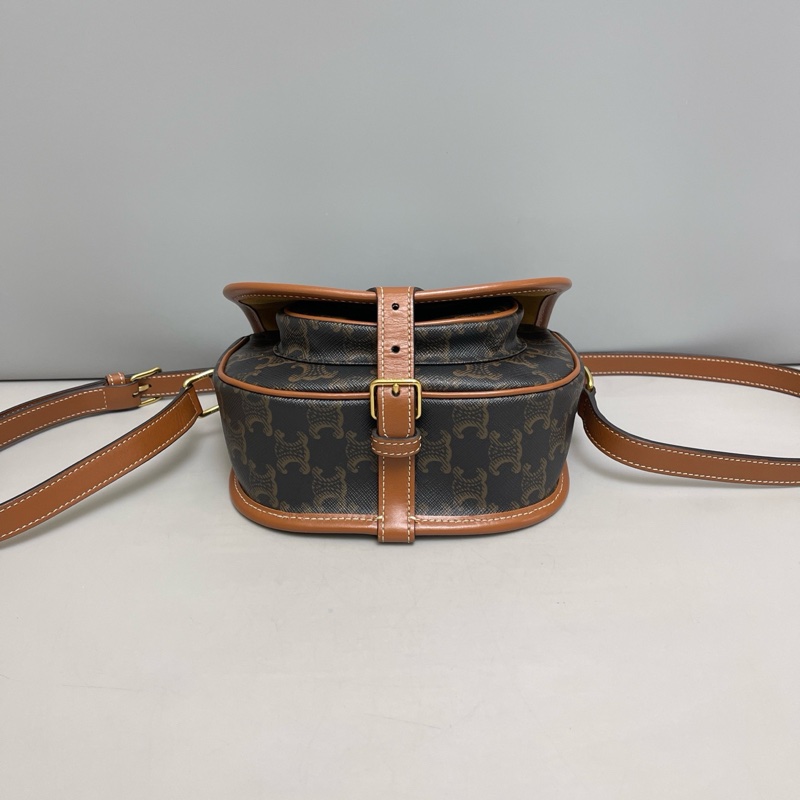 🌷甜價只有一顆！Celine 馬鞍包 Folco 老花凱旋門-4