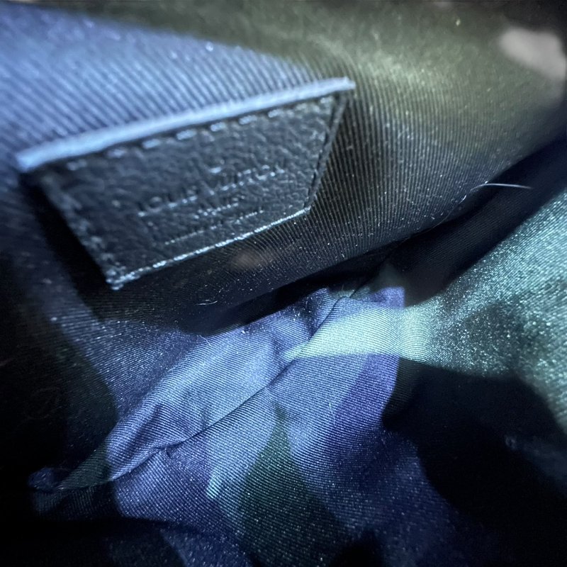 【美收精品】LV黑色壓花肩背包 5-75-11