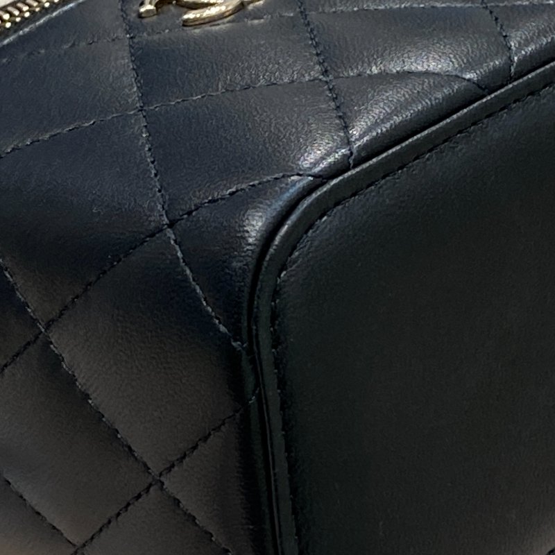 CHANEL 香奈兒 MINI VANITY 迷你珍珠鏈條化妝箱包 皮革 黑色 淺金釦-7