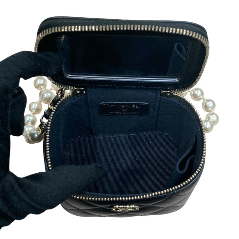 CHANEL 香奈兒 MINI VANITY 迷你珍珠鏈條化妝箱包 皮革 黑色 淺金釦-11