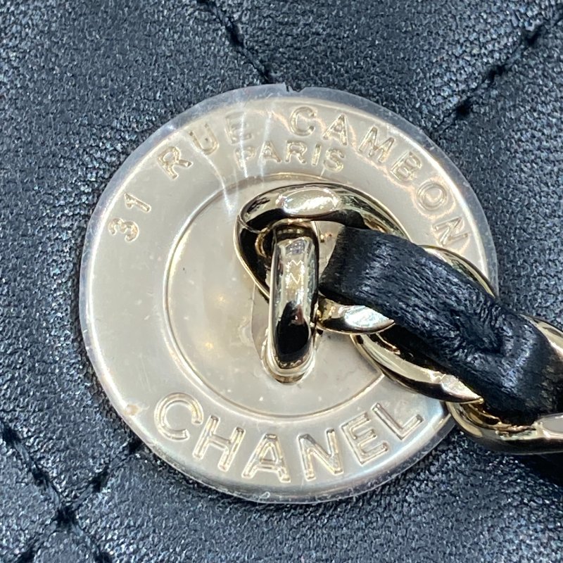 CHANEL 香奈兒 MINI VANITY 迷你珍珠鏈條化妝箱包 皮革 黑色 淺金釦-15