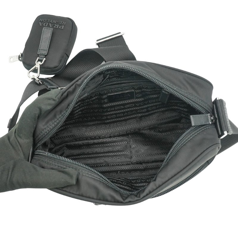 Prada Saffiano 再生尼龍銀三角logo二合一拉鍊斜背包(1BC167-黑)-4