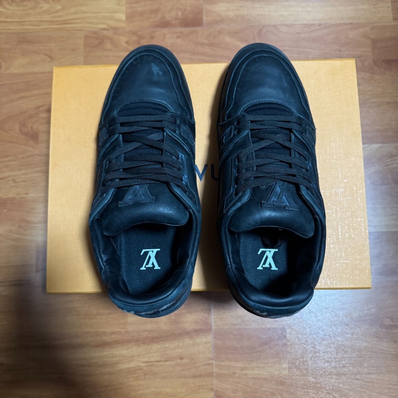 Lv Trainer新款做舊黑武士 小牛皮低幫板鞋 男款 黑色 41.5碼-3