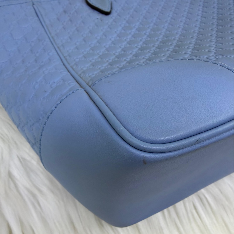 這款手袋是Gucci 的Microguccissima 皮革手提包。-9