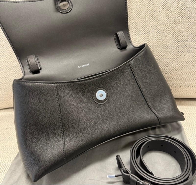 Balenciaga巴黎世家crush Downtown 沙漏包  男女可背 尺寸：32x15x21cm 肩帶：35cm 無塵袋，無盒 下單前如需更多細節請咨詢-10