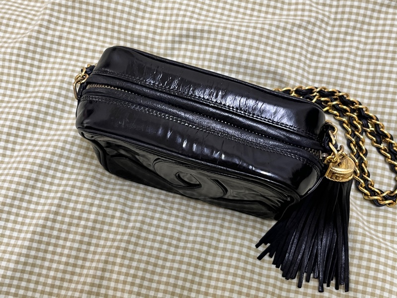 香奈兒 CHANEL Vintage 迷你漆皮流蘇黑色斜背包 中古包 金鏈-1