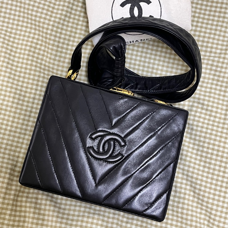 香奈兒 CHANEL Vintage 中古包 稀有V紋黑色羊皮斜背老香 古董包-0