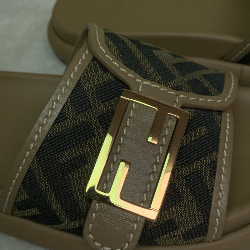 Fendi/芬迪 老花拖鞋 38碼 正常使用痕跡-6