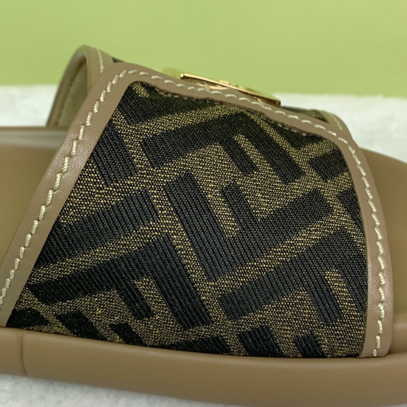 Fendi/芬迪 老花拖鞋 38碼 正常使用痕跡-7