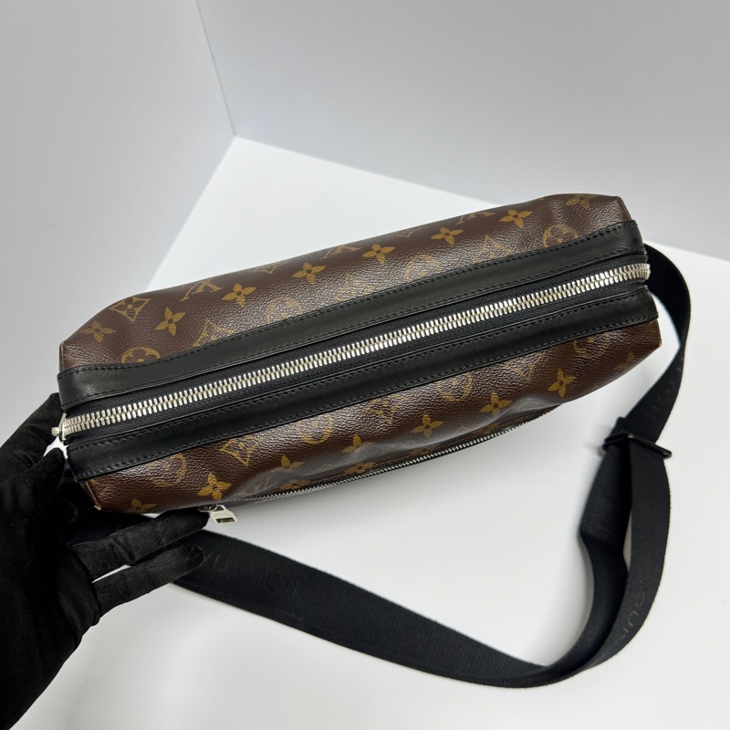 【極新🎁】 LV Macassar 經典老花 郵差包 （專櫃106,000）-14