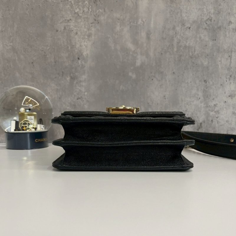 Chanel 豎版 boy 荔枝牛淡金釦-6