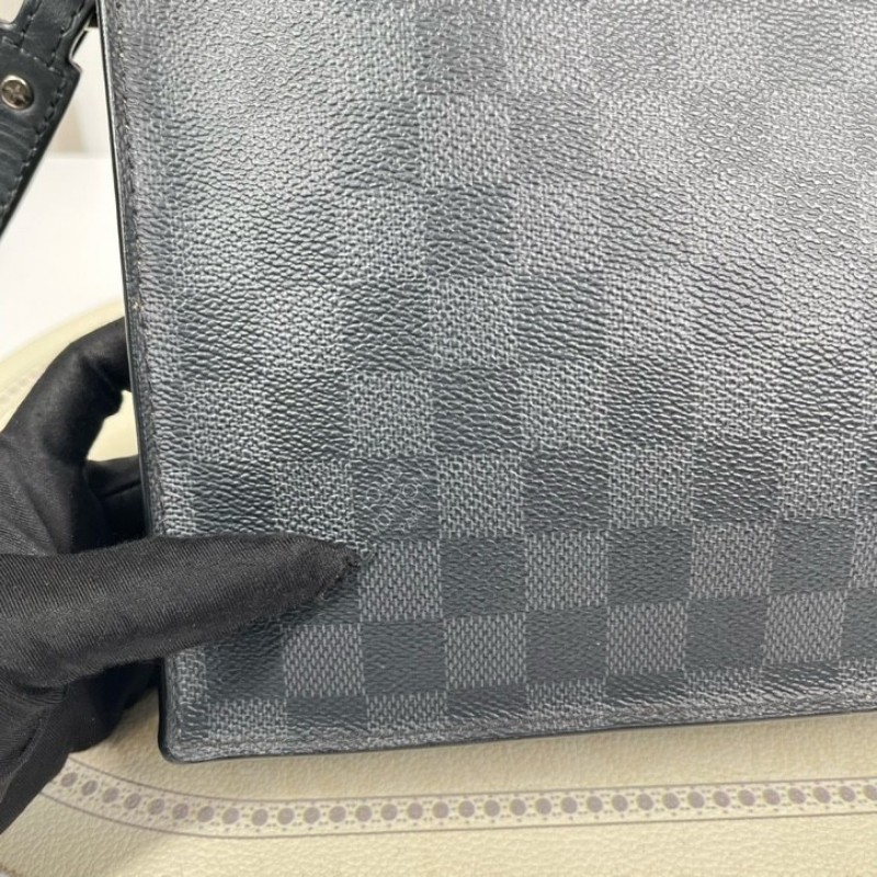 LV路易威登 黑色棋盤格洗漱包 拉鍊開合 內裡乾淨整潔 有手柄-14