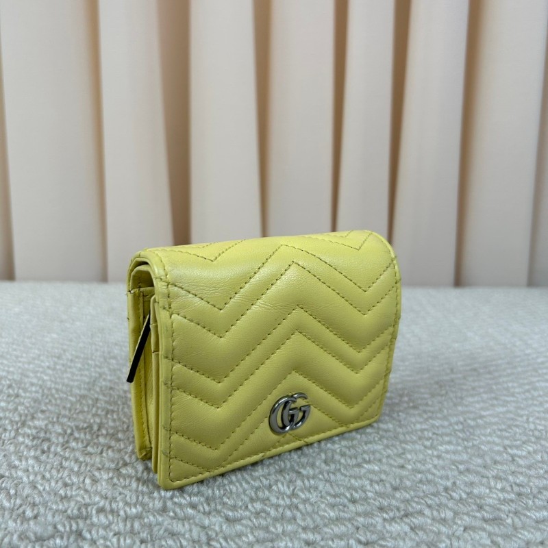 Gucci古馳經典小羊皮鏈條小錢包  標誌性雙G金屬扣閃耀奪目 質感高級不撞款 柔軟羊皮觸感細膩 輕鬆切換手拿/斜挎多種背法 通勤約會皆宜-2
