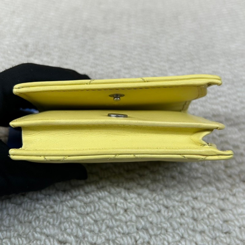 Gucci古馳經典小羊皮鏈條小錢包  標誌性雙G金屬扣閃耀奪目 質感高級不撞款 柔軟羊皮觸感細膩 輕鬆切換手拿/斜挎多種背法 通勤約會皆宜-8