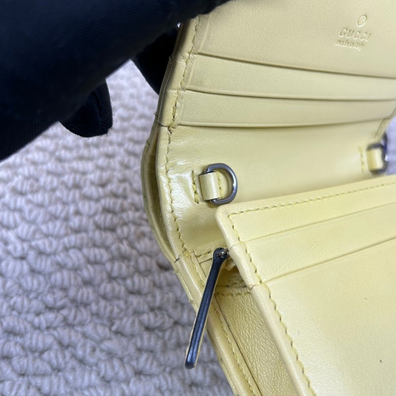 Gucci古馳經典小羊皮鏈條小錢包  標誌性雙G金屬扣閃耀奪目 質感高級不撞款 柔軟羊皮觸感細膩 輕鬆切換手拿/斜挎多種背法 通勤約會皆宜-14