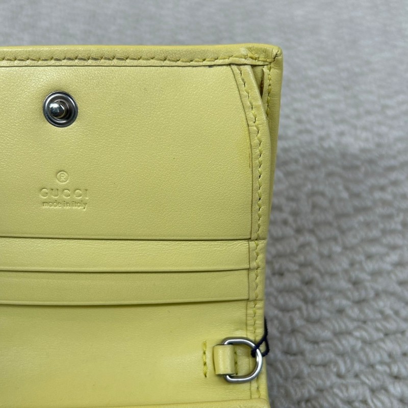 Gucci古馳經典小羊皮鏈條小錢包  標誌性雙G金屬扣閃耀奪目 質感高級不撞款 柔軟羊皮觸感細膩 輕鬆切換手拿/斜挎多種背法 通勤約會皆宜-16