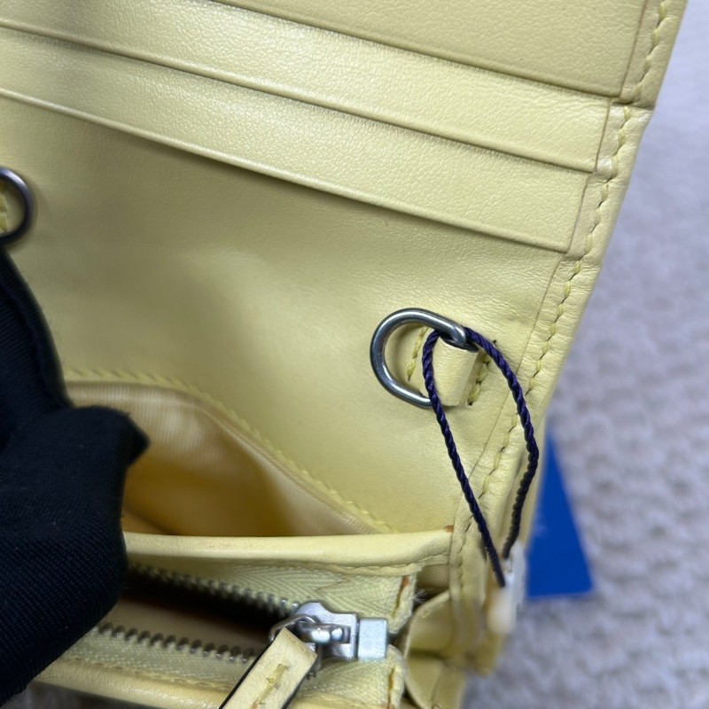 Gucci古馳經典小羊皮鏈條小錢包  標誌性雙G金屬扣閃耀奪目 質感高級不撞款 柔軟羊皮觸感細膩 輕鬆切換手拿/斜挎多種背法 通勤約會皆宜-19