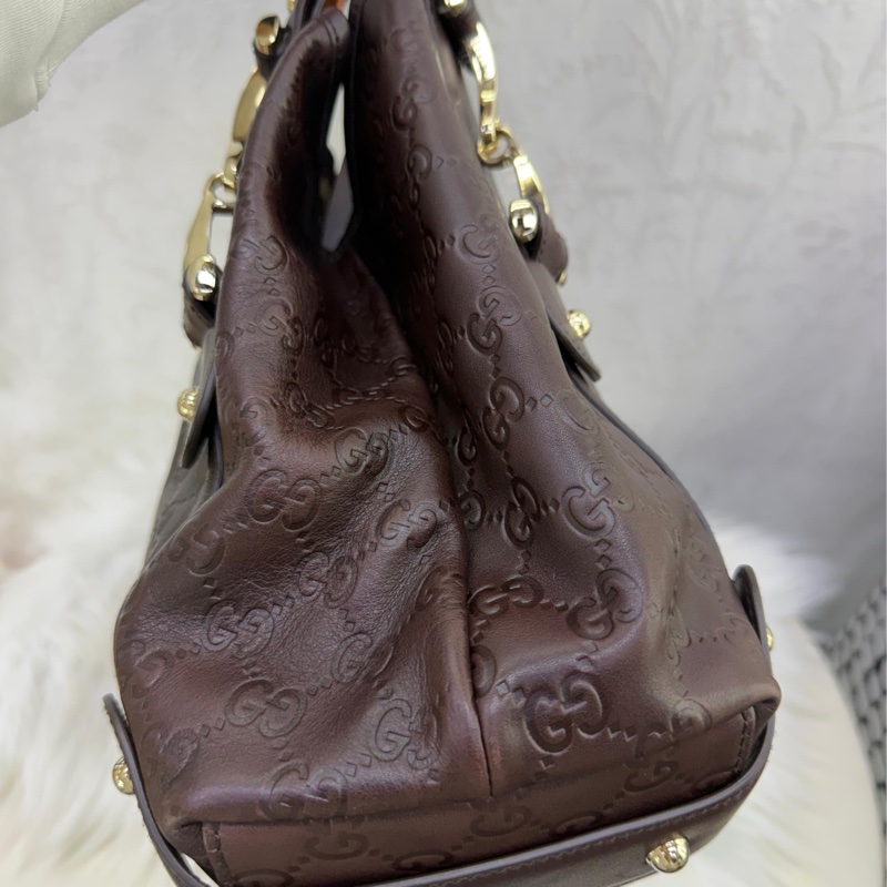 這款包包是Gucci 的Guccissima 皮革馬銜扣Pelham 肩背包。-3