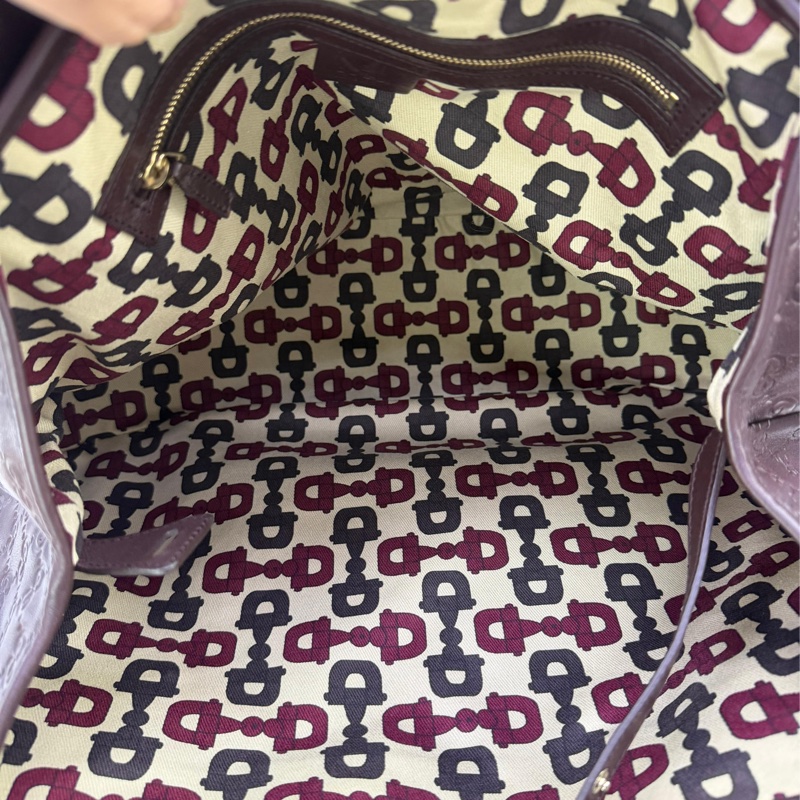 這款包包是Gucci 的Guccissima 皮革馬銜扣Pelham 肩背包。-6