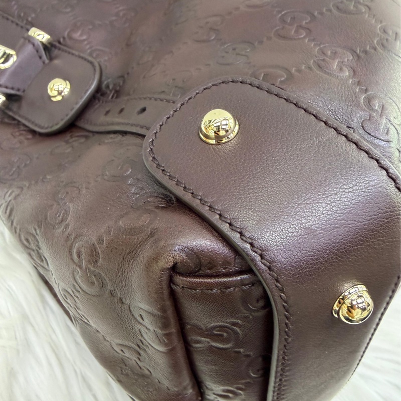 這款包包是Gucci 的Guccissima 皮革馬銜扣Pelham 肩背包。-7