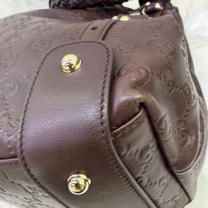 這款包包是Gucci 的Guccissima 皮革馬銜扣Pelham 肩背包。-8