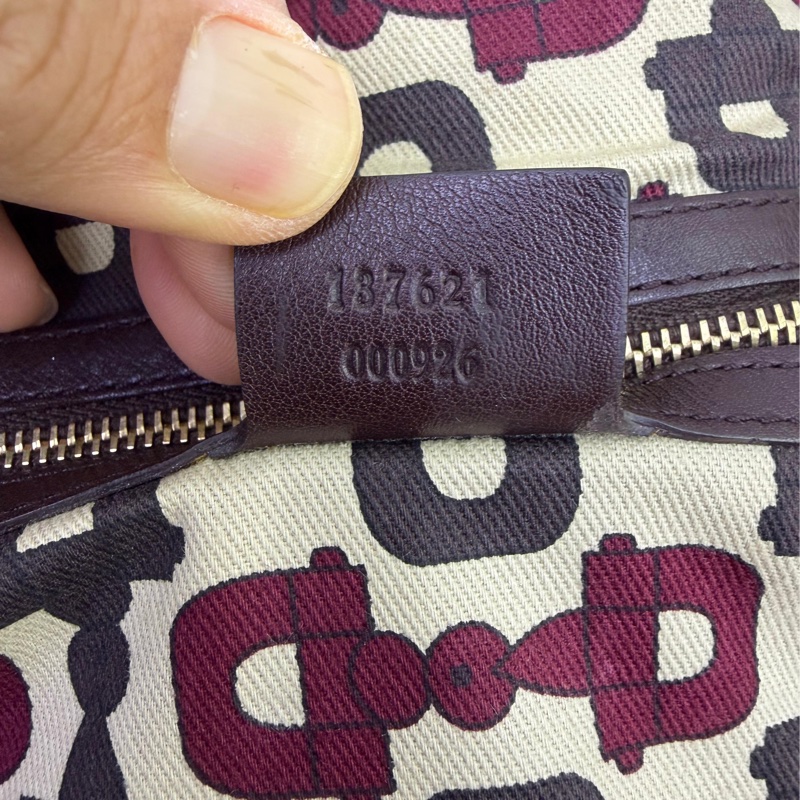 這款包包是Gucci 的Guccissima 皮革馬銜扣Pelham 肩背包。-9