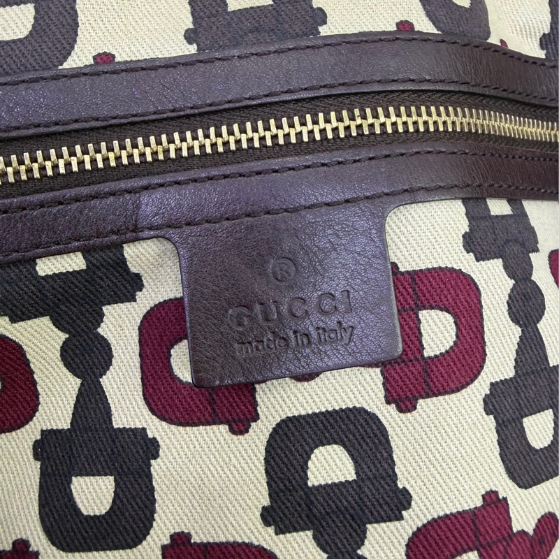 這款包包是Gucci 的Guccissima 皮革馬銜扣Pelham 肩背包。-10