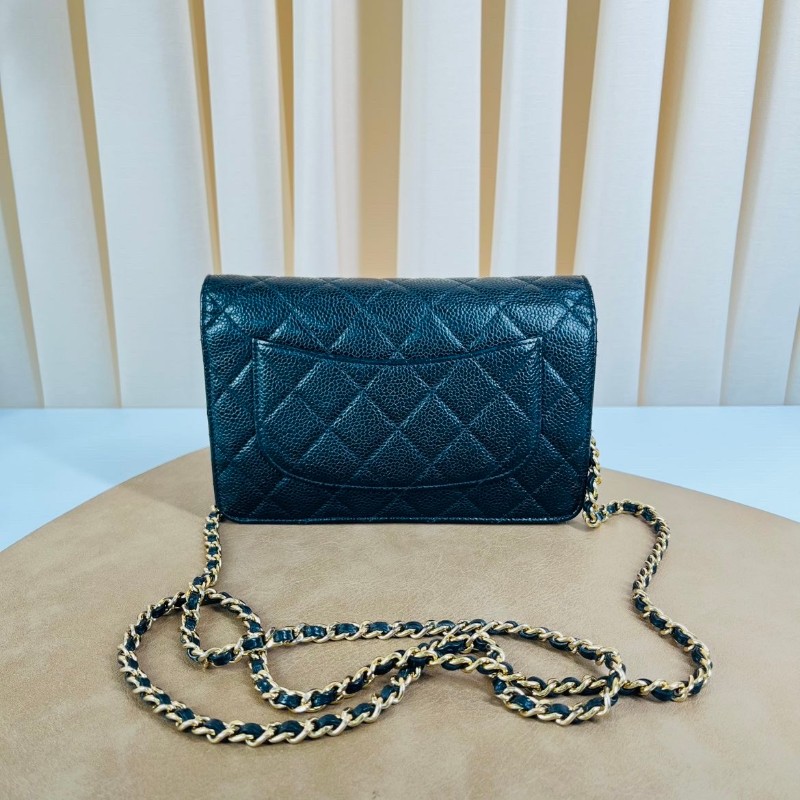 CHANEL香奈兒  黑金荔枝紋woc斜挎包 經典黑金配色 荔枝紋牛皮 金色鏈條肩帶 拉鍊順滑 尺寸小巧 日常通勤、約會都很百搭，鏈條斜挎設計，實用又時尚-6