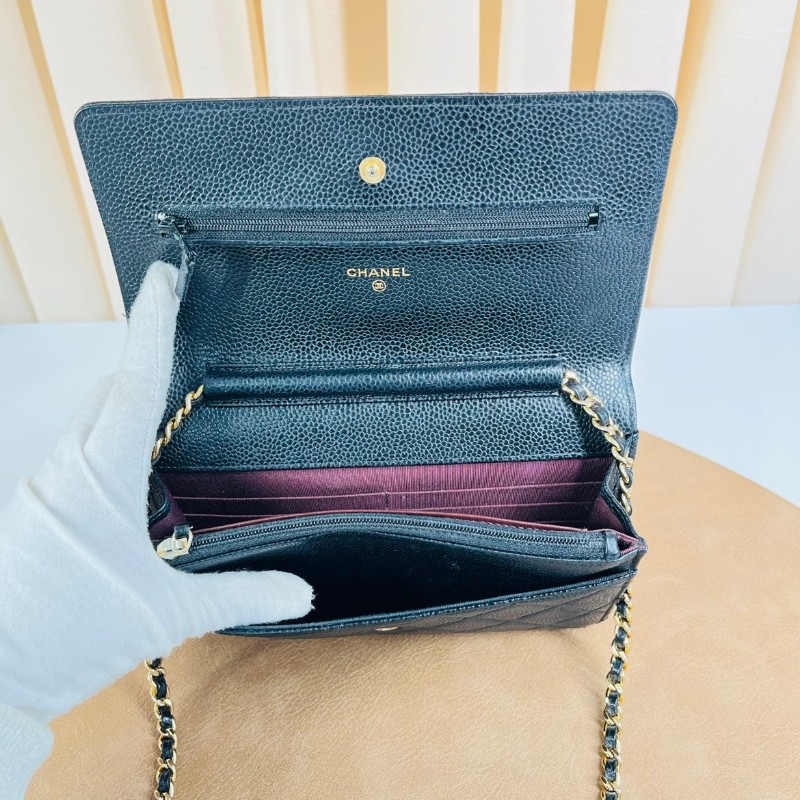 CHANEL香奈兒  黑金荔枝紋woc斜挎包 經典黑金配色 荔枝紋牛皮 金色鏈條肩帶 拉鍊順滑 尺寸小巧 日常通勤、約會都很百搭，鏈條斜挎設計，實用又時尚-8