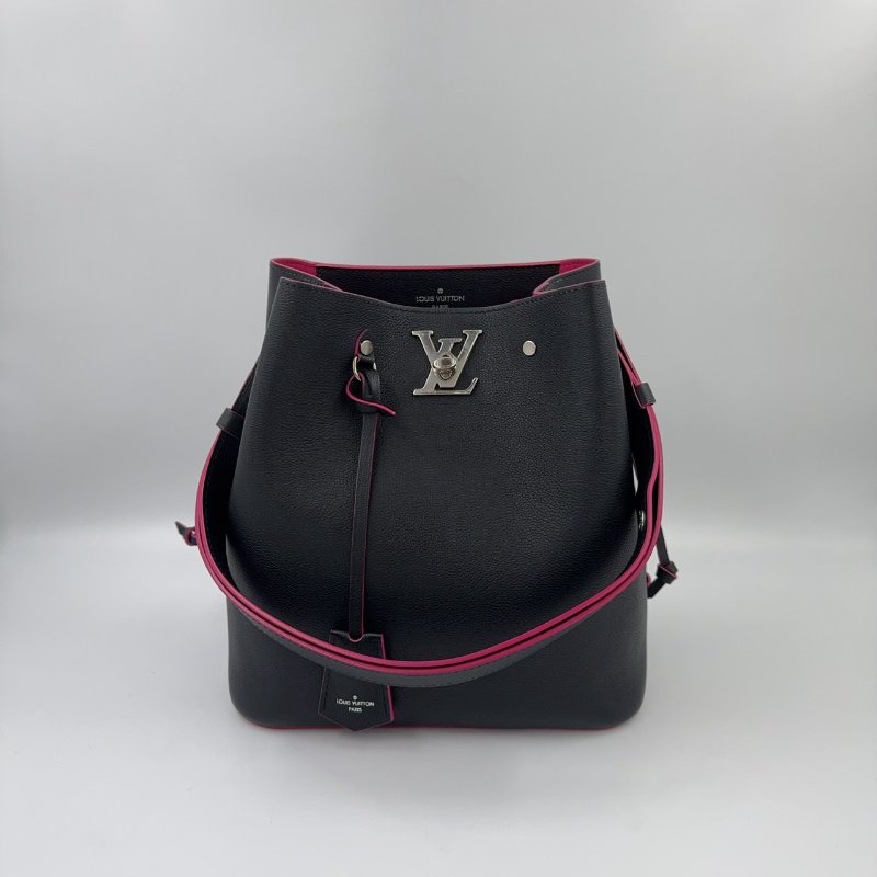 LV 黑牛皮桃紅內裡銀釦束口水桶包M54677(LOGO膠膜還在)-2