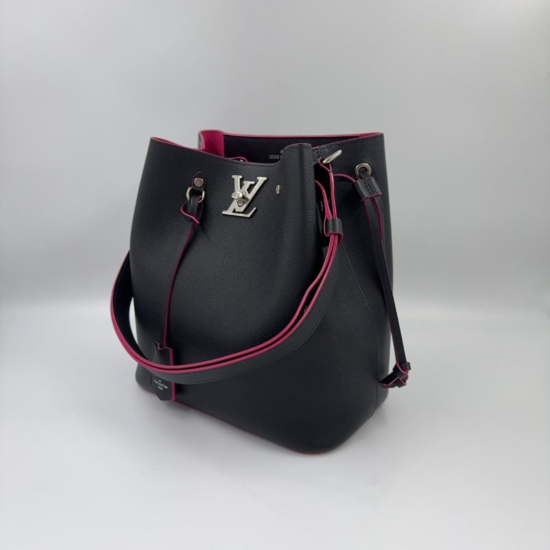 LV 黑牛皮桃紅內裡銀釦束口水桶包M54677(LOGO膠膜還在)-4