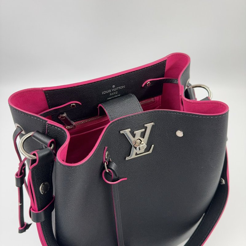 LV 黑牛皮桃紅內裡銀釦束口水桶包M54677(LOGO膠膜還在)-6