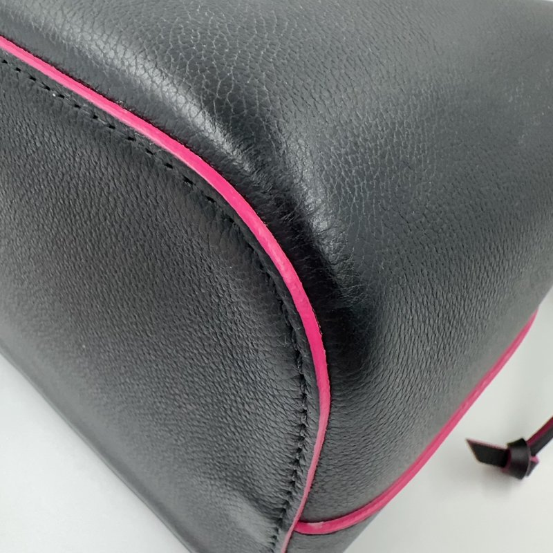 LV 黑牛皮桃紅內裡銀釦束口水桶包M54677(LOGO膠膜還在)-10