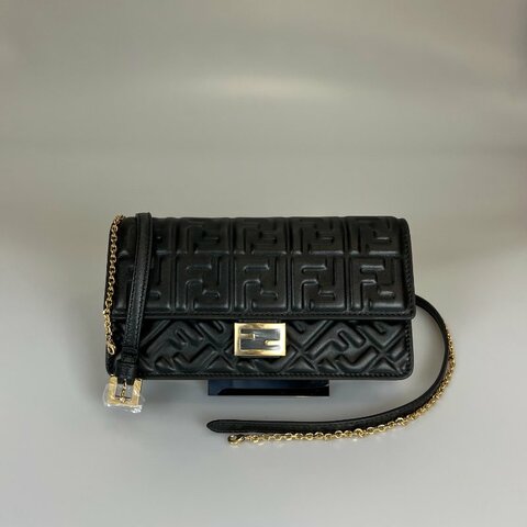 FENDI 黑皮革滿版老花WOC包