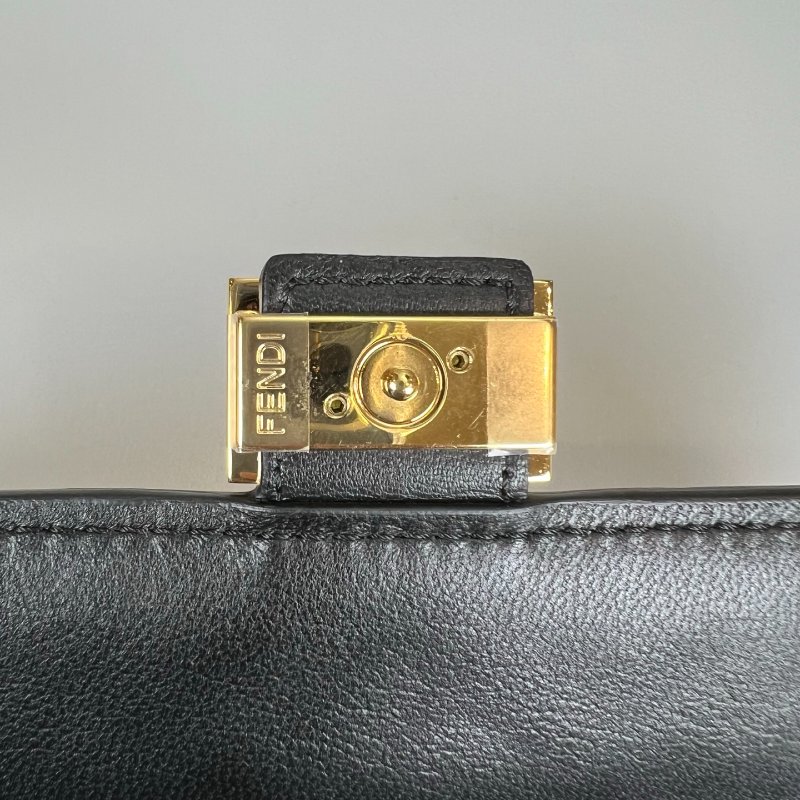 FENDI 黑皮革滿版老花WOC包-8