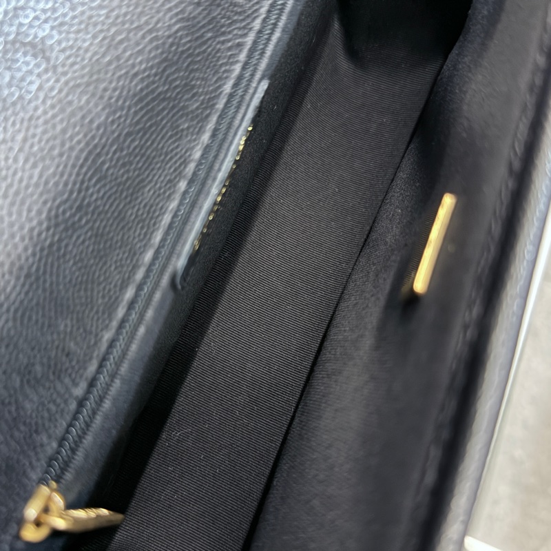 Chanel 22k 軍牌手柄郵差包 晶片款 黑金荔枝牛皮 全配-12