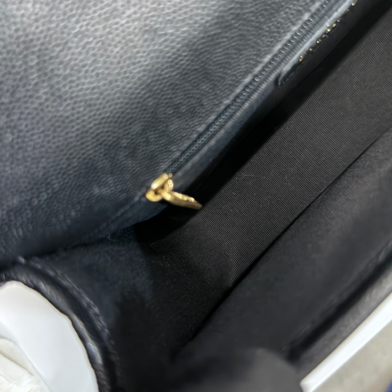 Chanel 22k 軍牌手柄郵差包 晶片款 黑金荔枝牛皮 全配-14