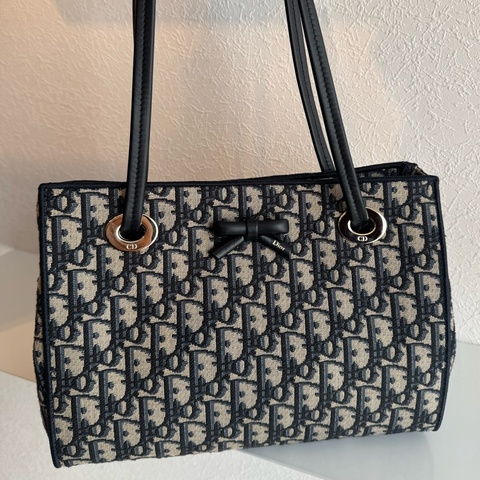 Dior藍緹花蝴蝶結雙肩包🎀 水水必買