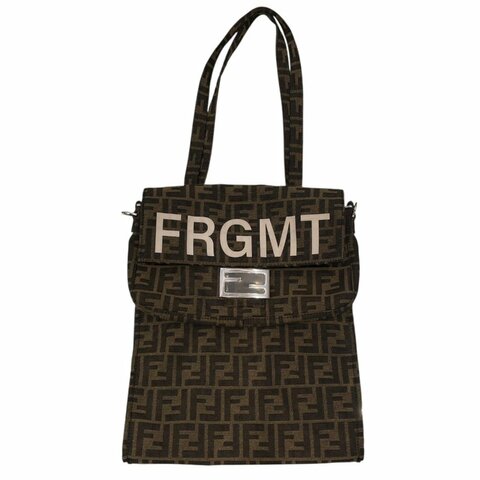 FENDI 芬迪 ×FRAGMENT 8BH418 ZUCCA BAGUETTE 多用肩背包 帆布 棕色 銀釦