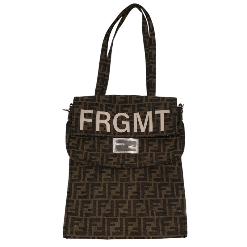 FENDI 芬迪 ×FRAGMENT 8BH418 ZUCCA BAGUETTE 多用肩背包 帆布 棕色 銀釦-0