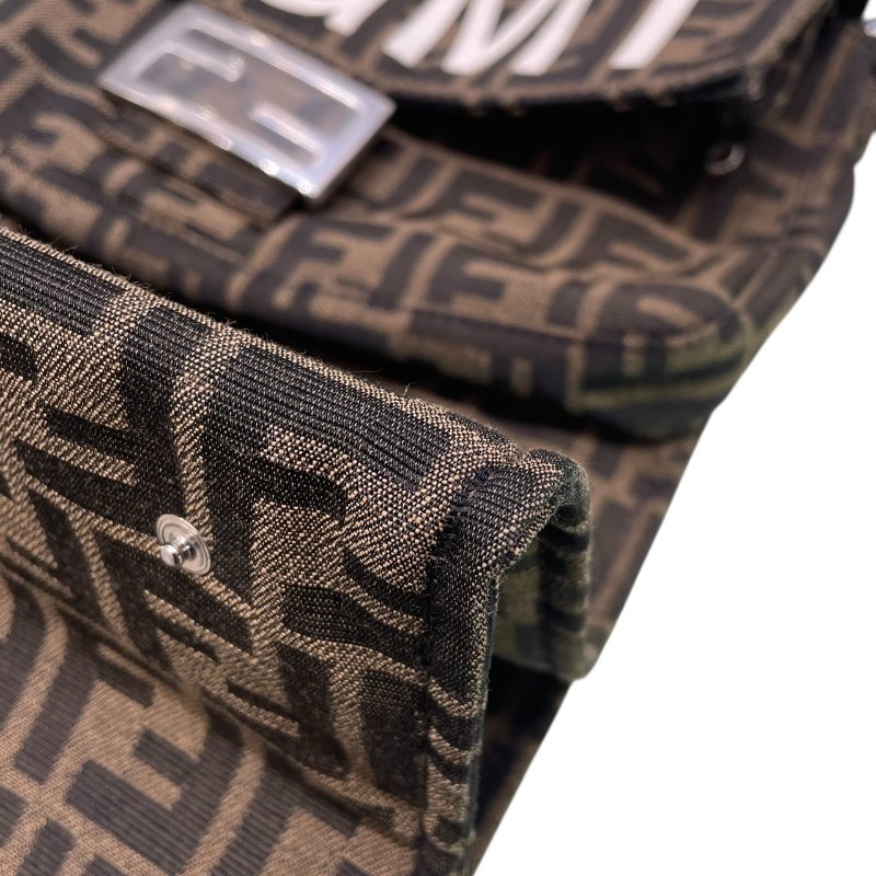FENDI 芬迪 ×FRAGMENT 8BH418 ZUCCA BAGUETTE 多用肩背包 帆布 棕色 銀釦-5
