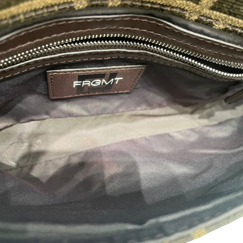 FENDI 芬迪 ×FRAGMENT 8BH418 ZUCCA BAGUETTE 多用肩背包 帆布 棕色 銀釦-12