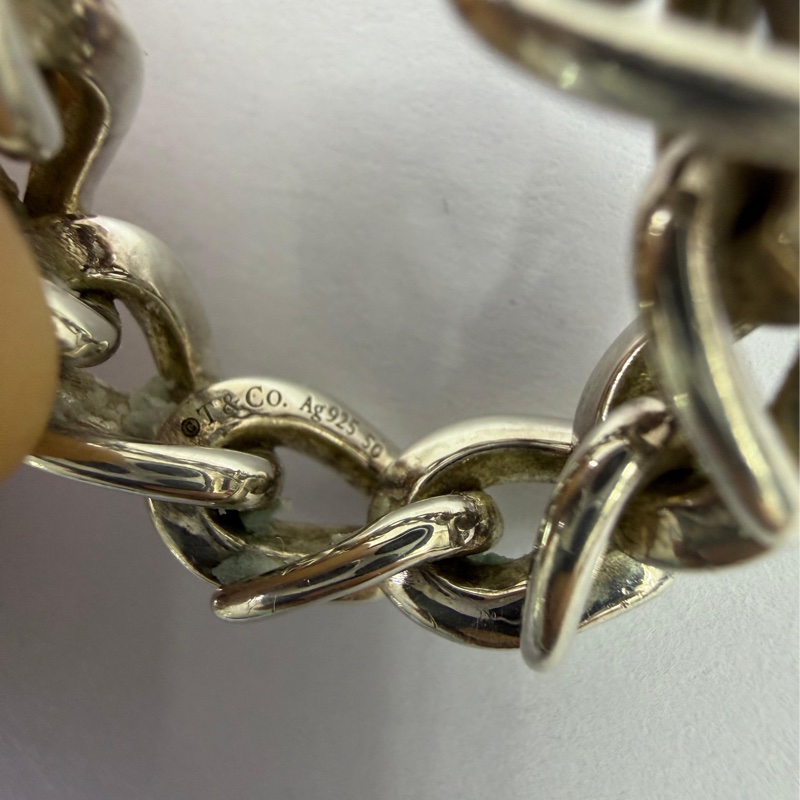 This is Tiffany 這是一枚銀色金屬鍊條造型的戒指-4
