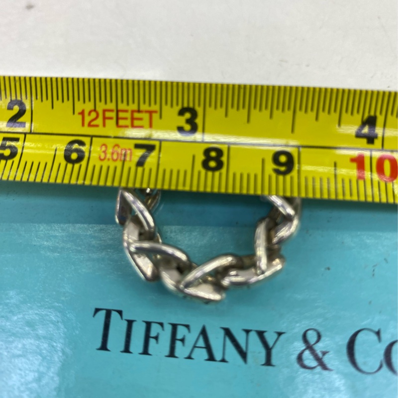 This is Tiffany 這是一枚銀色金屬鍊條造型的戒指-5