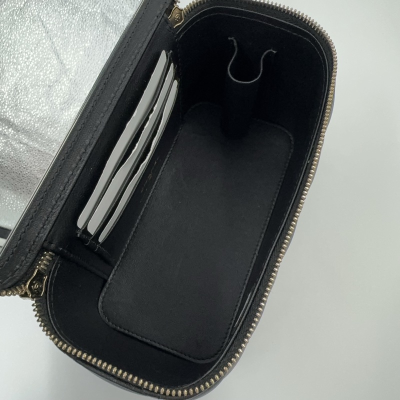 Chanel黑金羊皮菱格手提長盒子皮穿鍊斜背化妝箱AP2199-7