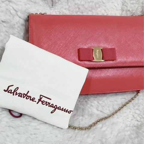 全新未使用經典Salvatore Ferragamo鏈條包
