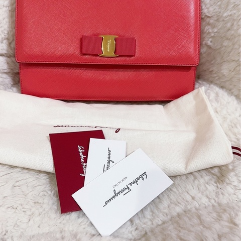 全新未使用經典Salvatore Ferragamo鏈條包